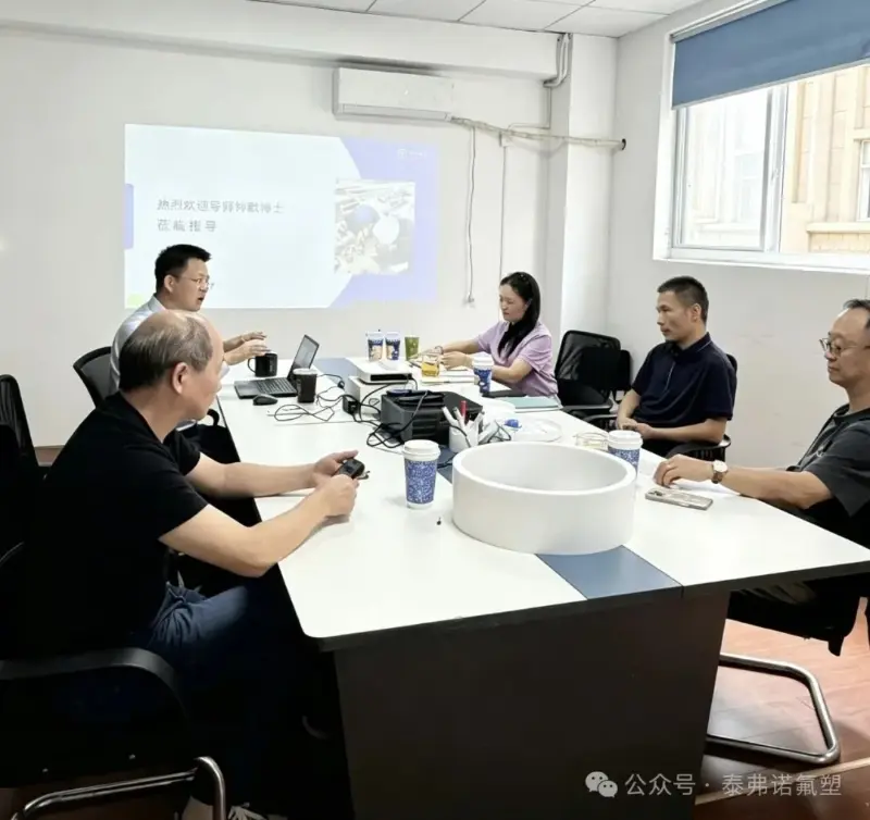 Dr Zhong Mo, były dyrektor zarządzający Bosch Rexroth China, odwiedza Taifno